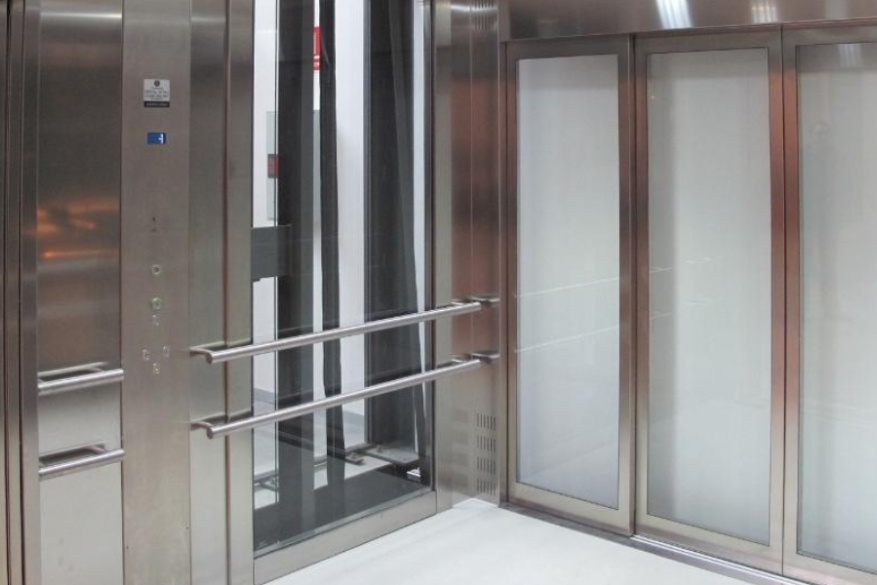 Advantages of incorporating artificial intelligence in shopping centres' lifts
