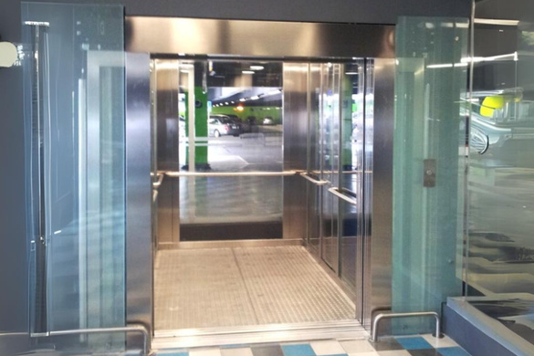 Why lifts are a key part of the customer experience in the retail industry and shopping centres